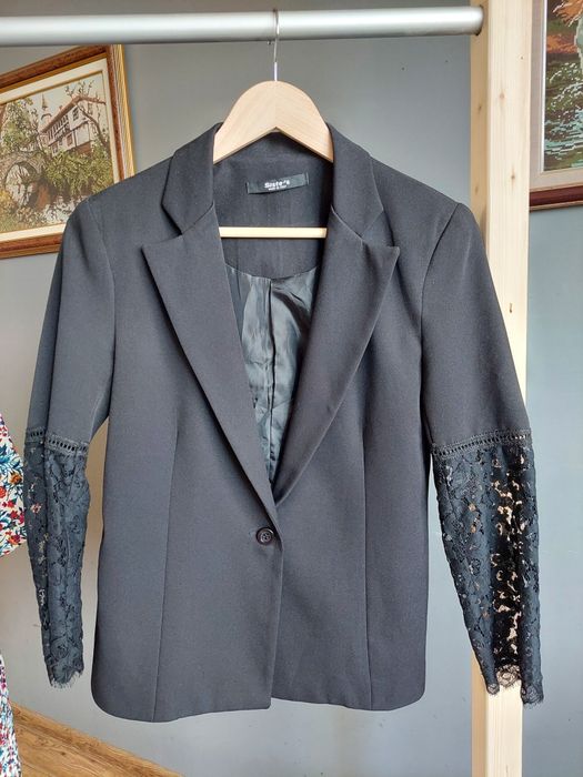 Черно сако с дантелени ръкави