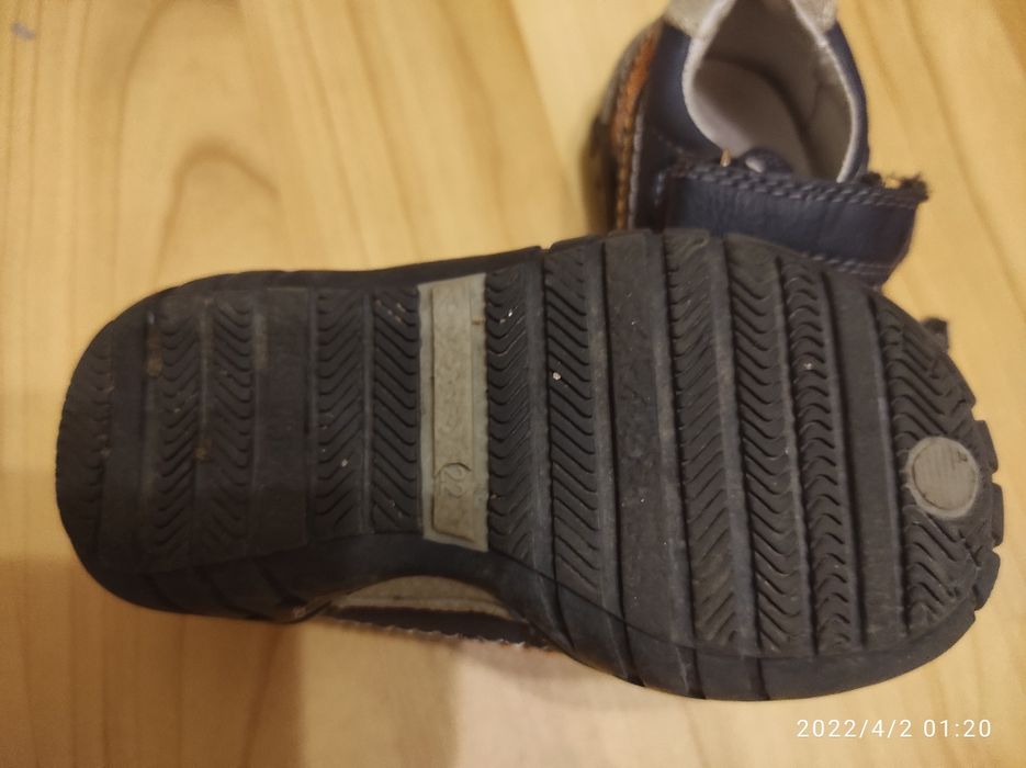 Продам детскую обувь.