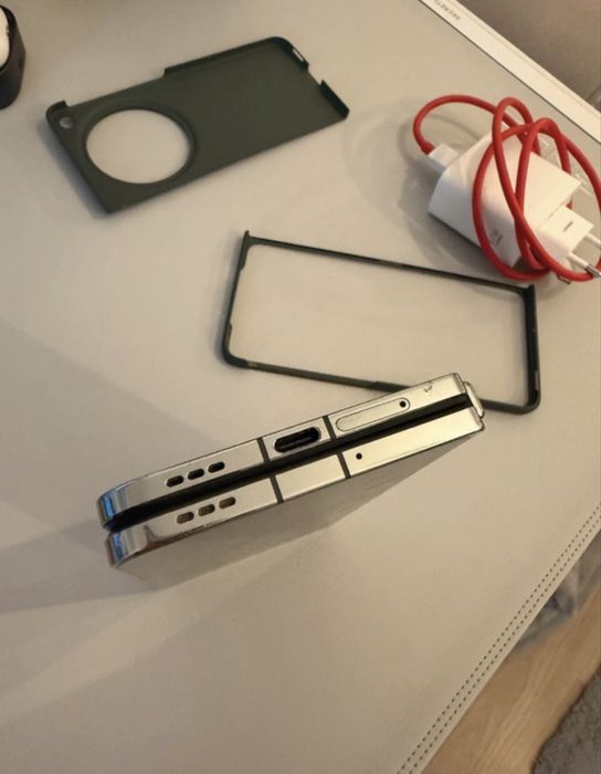 Vand telefon Oneplus open 16 GB Ram 512 GB storage