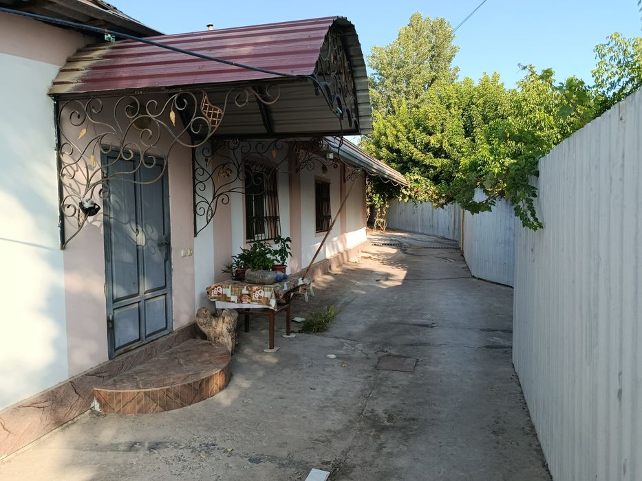 Отличный загородный дом, находится в хорошем тихом районе.