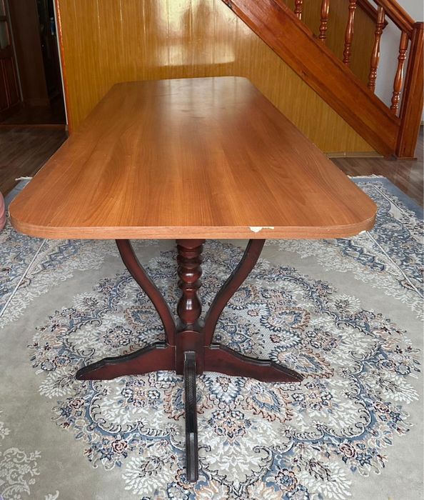 продается стол для гостей