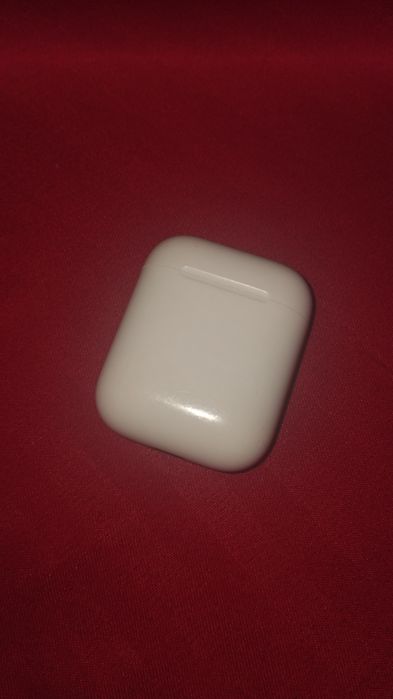 vand aipods. casca stanga are probleme