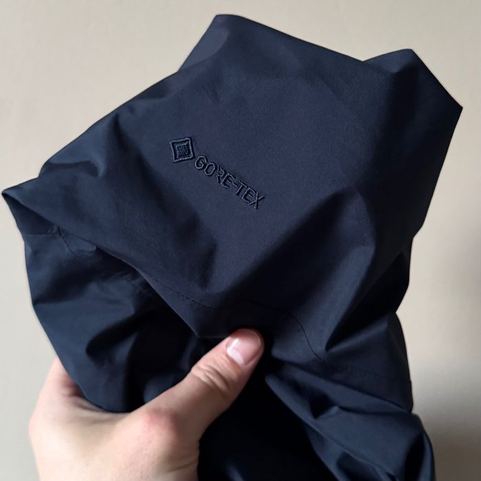 Леко яке Arcteryx ( Gore-Tex )