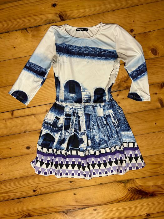 Дамска рокля със синьо-бели мотиви