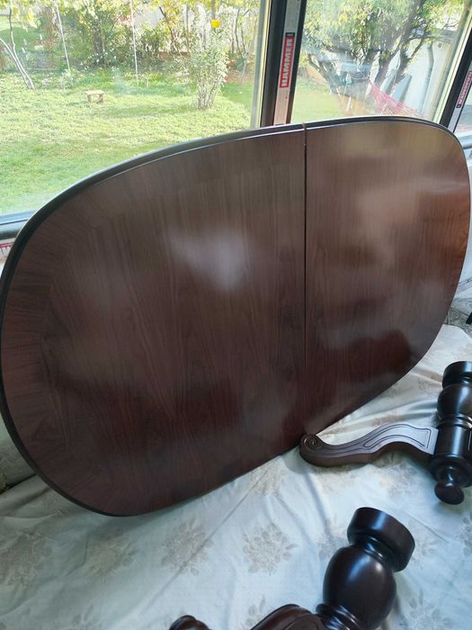 Маса със седем стола (антикварни)