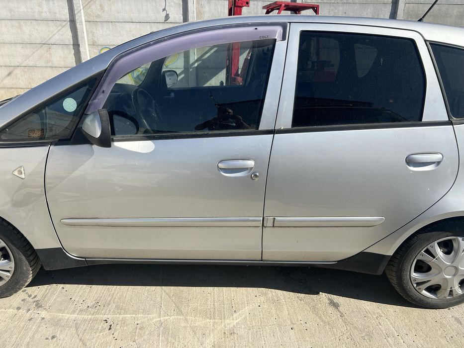 Dezmembrez Mitsubishi Colt benzina 2005-2009