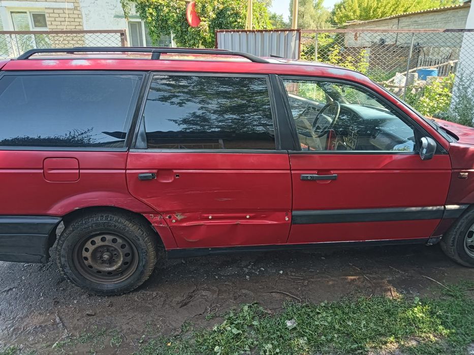 Пассат б 3, хороший торг возле капота