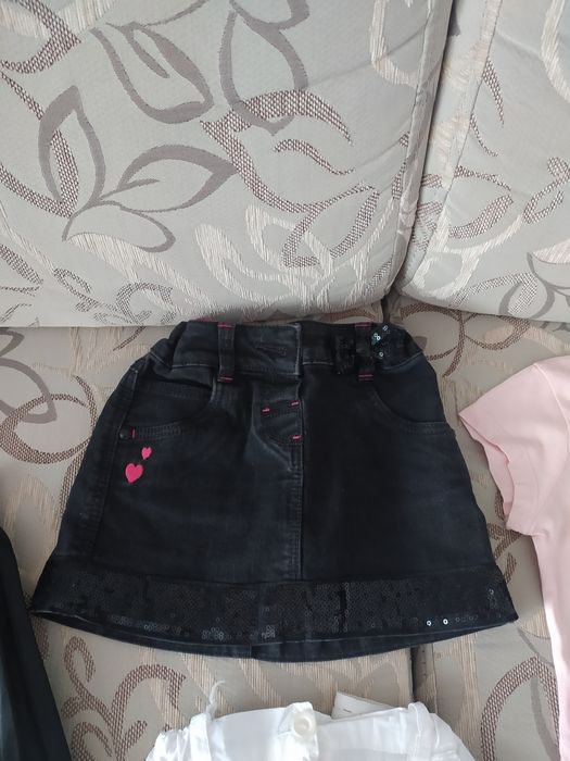 Лот летни дрехи за момичета в отлично състояние са 4-5 год.