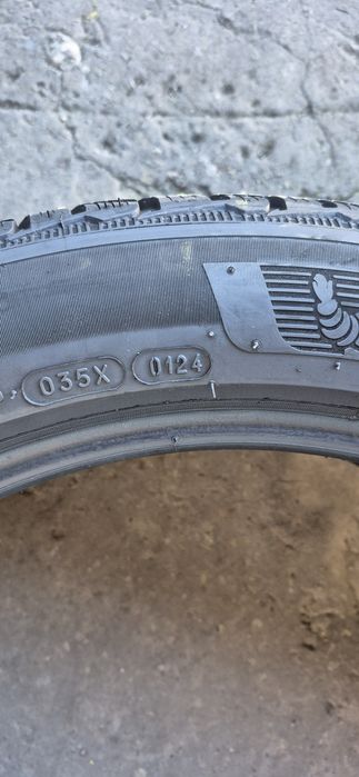 4 anvelope iarna ca noi Michelin,fata 245/45/19,spate 275/40/19.Pret/b