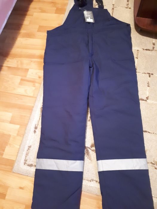 Vand scurtă vătuită cu salopetă vătuita