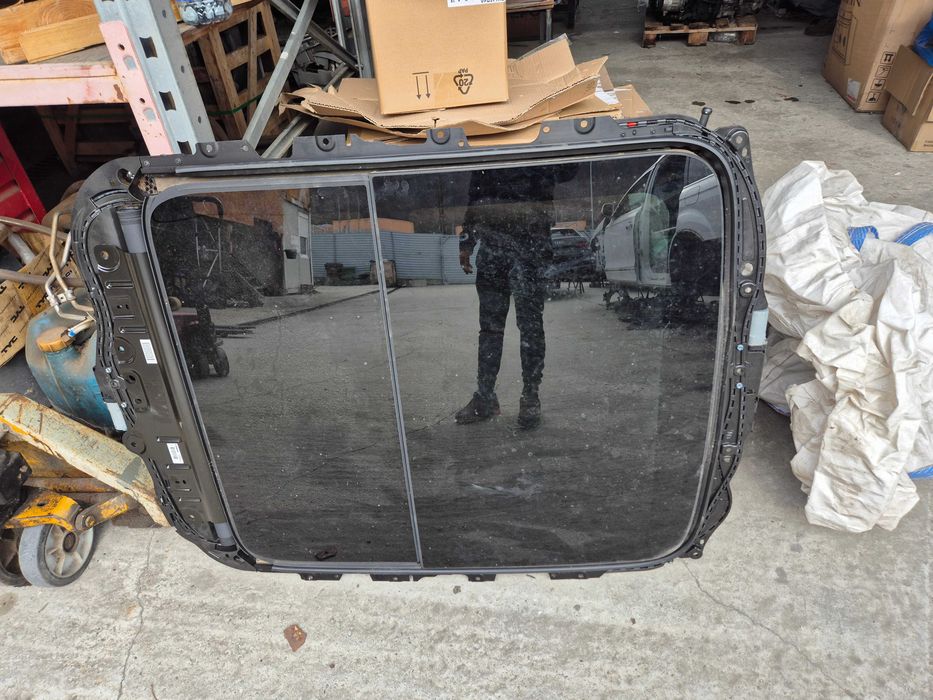 Trapa panoramic Audi Q8 4M8877041