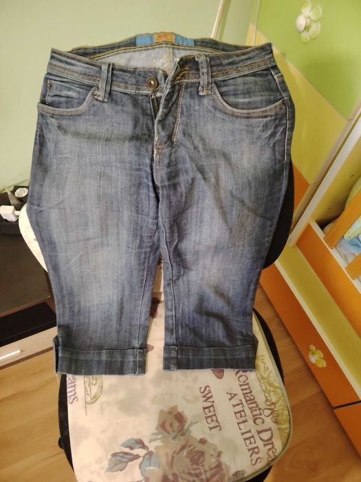 Продавам дънки, панталони