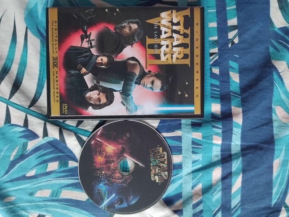 Дискове  ДВД с цялата серия на STAR WARS. Превода е БГ аудио