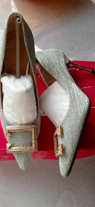 Продам новые туфли