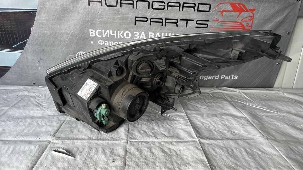 1 брой ляв и 3 броя десен фар Opel Vivaro 2014-2018