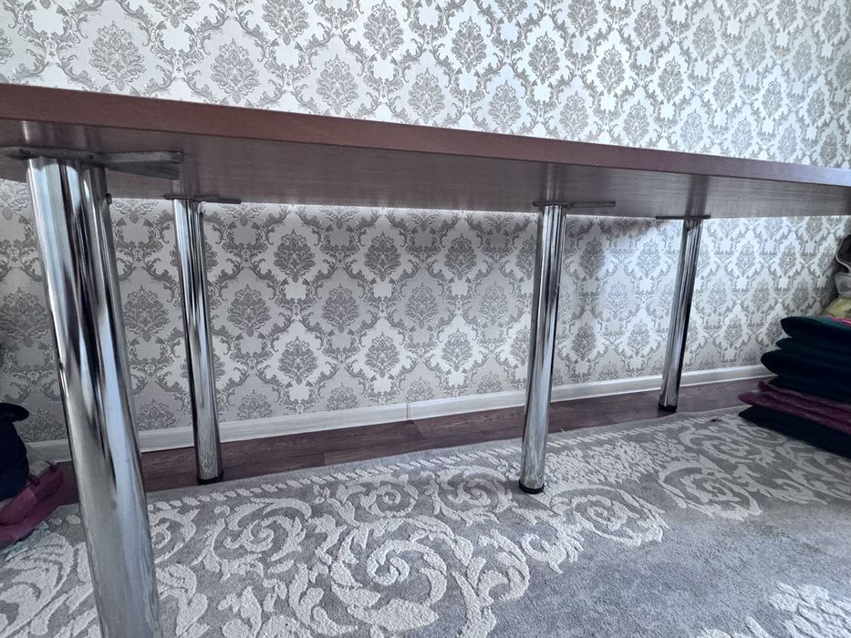 Продам два хороших стола