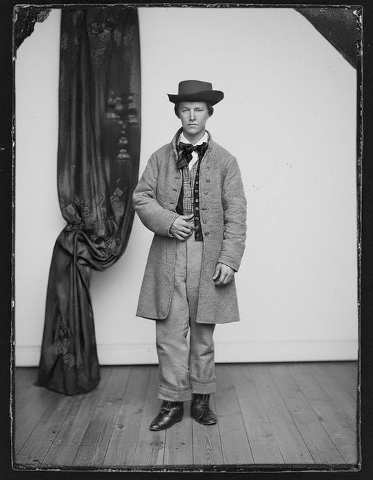 Restaurare Foto Profesională - Readucem la viață amintirile dragi!