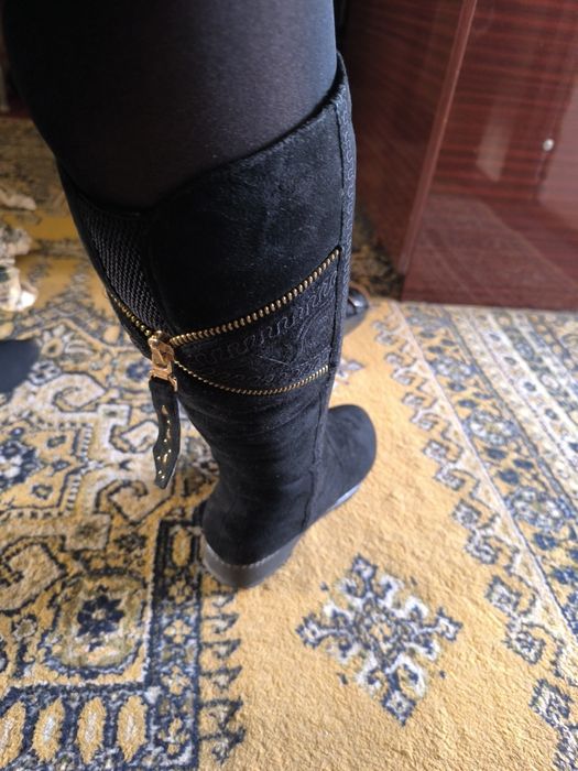 Продам зимние сапоги замша