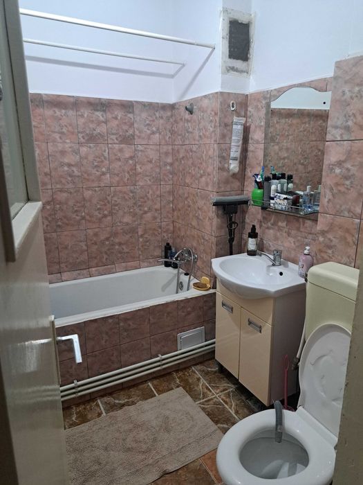 Apartament 3 camere de vânzare