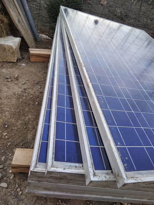 Sistem solar fotovoltaic cu 8 panouri