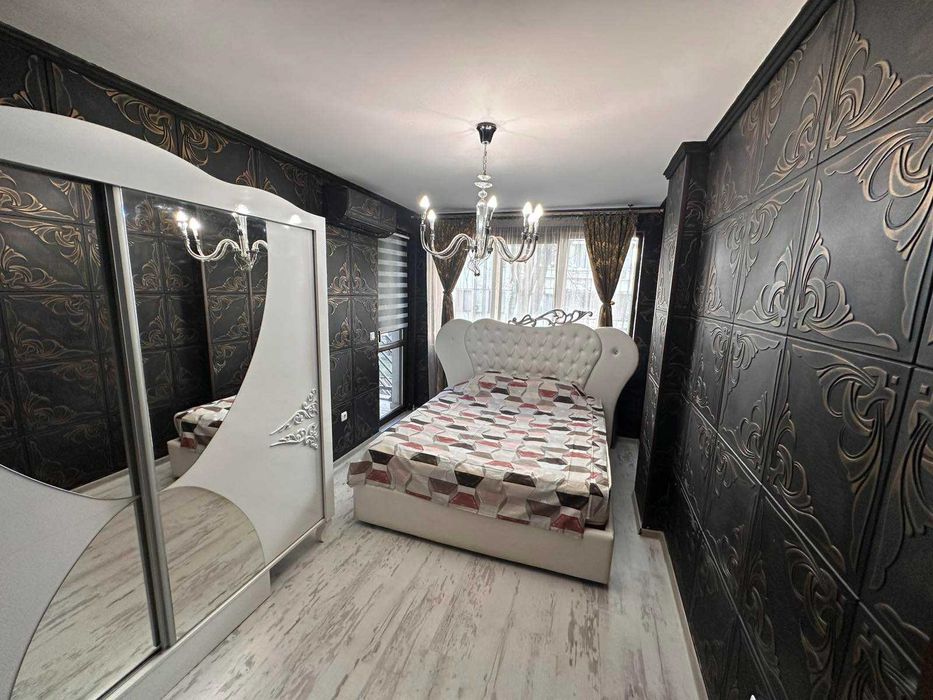 Луксозно обзаведен Тристаен апартамент с 2 паркоместа , ж.к. Левски