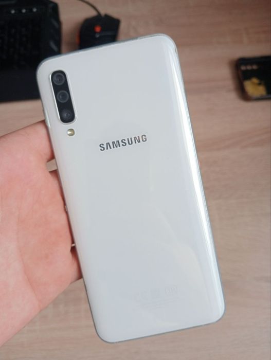 Samsung a50 в отличном состоянии