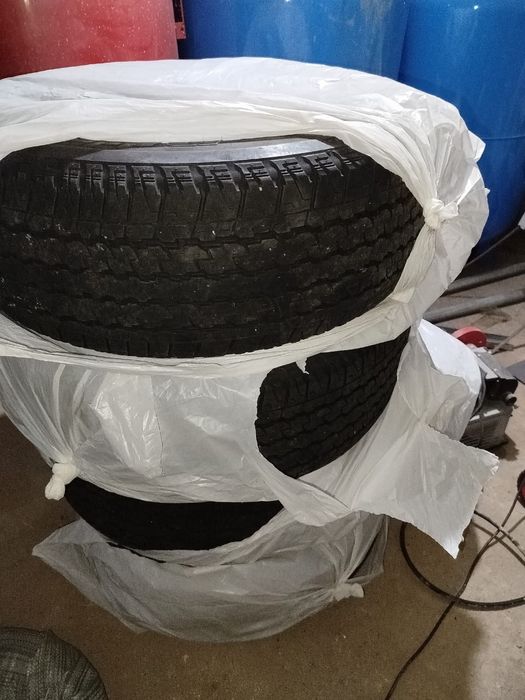 Продам шины bridgestone Dueler