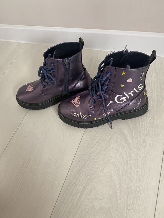 Продам осенние детские сапоги