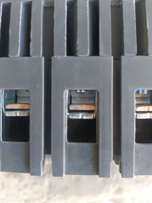 Автоматический  выключатель