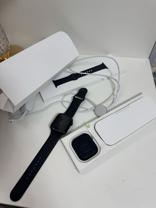 Apple wath 11   ( 1 hafta ishlatilgan ) yangi xali