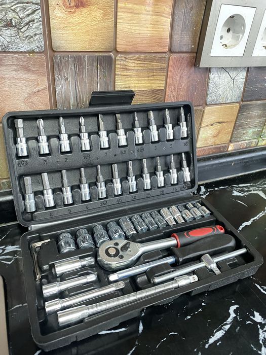 Набор инструментов для автомобиля