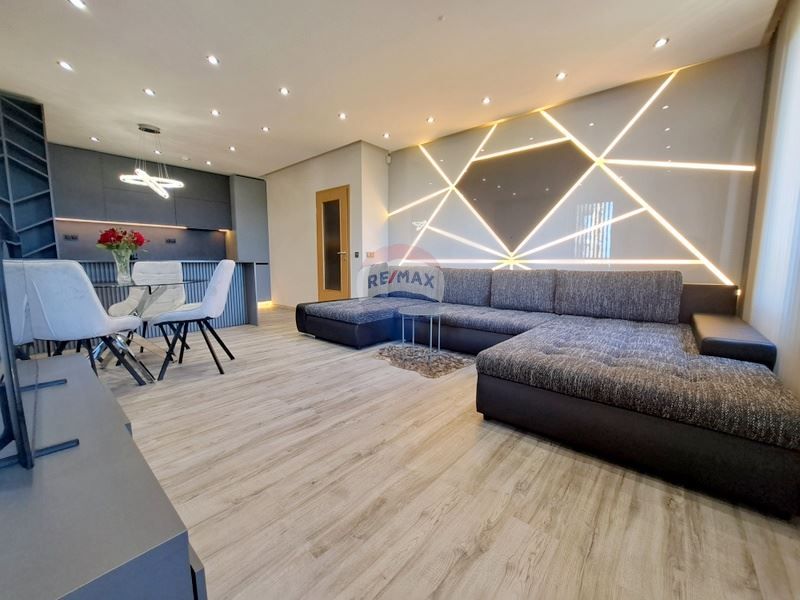 Продава се Тристаен апартамент в Балчик - 114 кв.м за 860 €/кв.м - Снимка #3