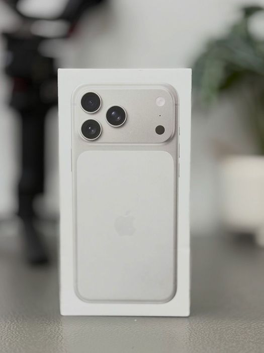 Продам официальный  17 pro 256 EAC Silver SIM