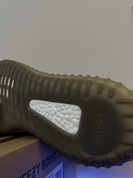 Yeezy Boost 350 V2 Beluga