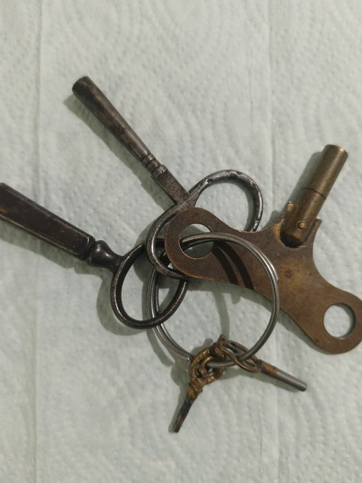 Ключи для часов.