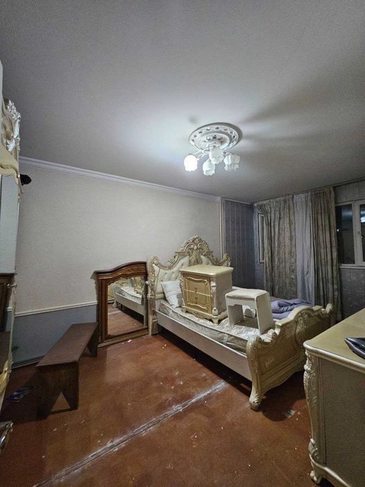 Sergeli 8. 9 kavatli domning 5 kavatida 3 honali   honadon sotaman.