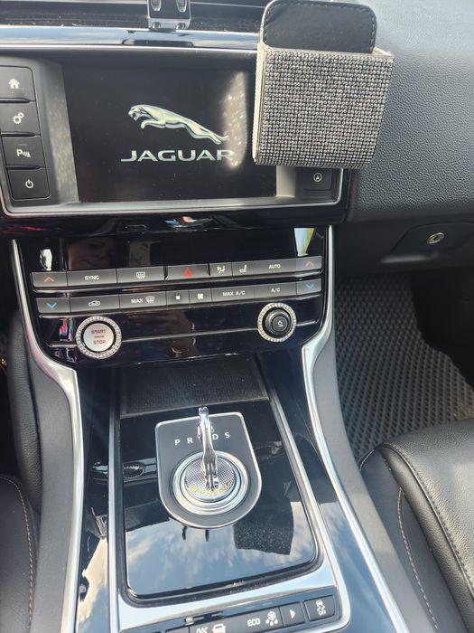 Vând Jaguar xe motor defect