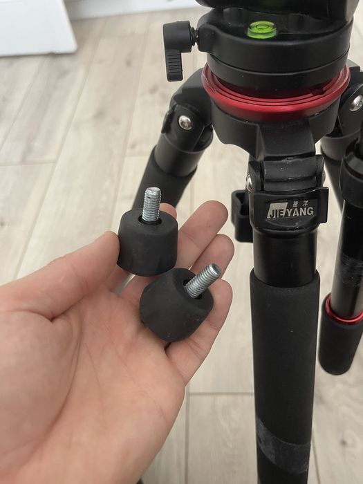 Продам видео штатив JieYang