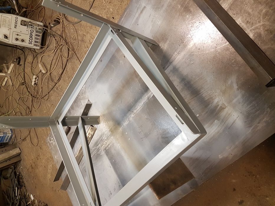 Стоика за стена.