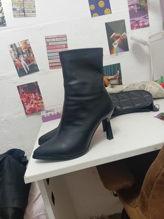 Одам туфли 2 пары за 8000