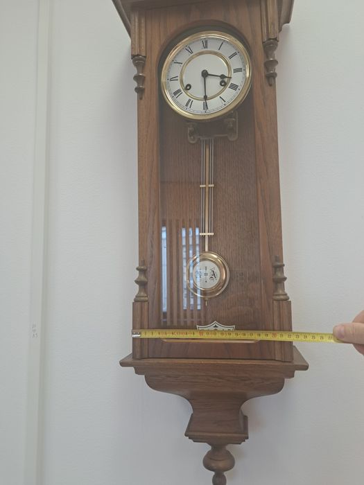 Ceas cu pendul, model deosebit, 650 lei