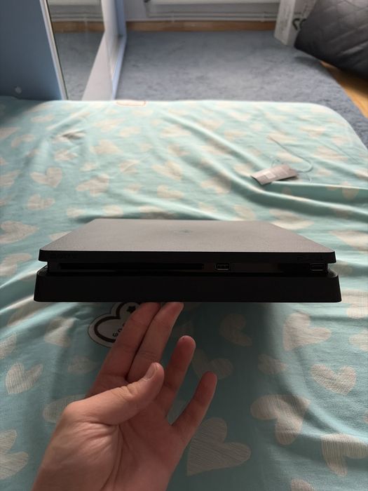 Ps4/Playstation 4 slim 1Tb