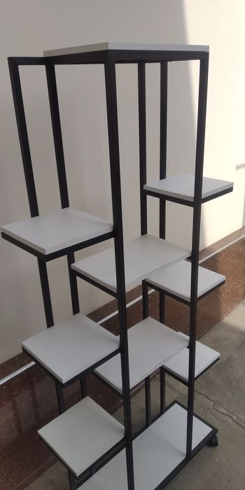 Стеллажи подставка и столы