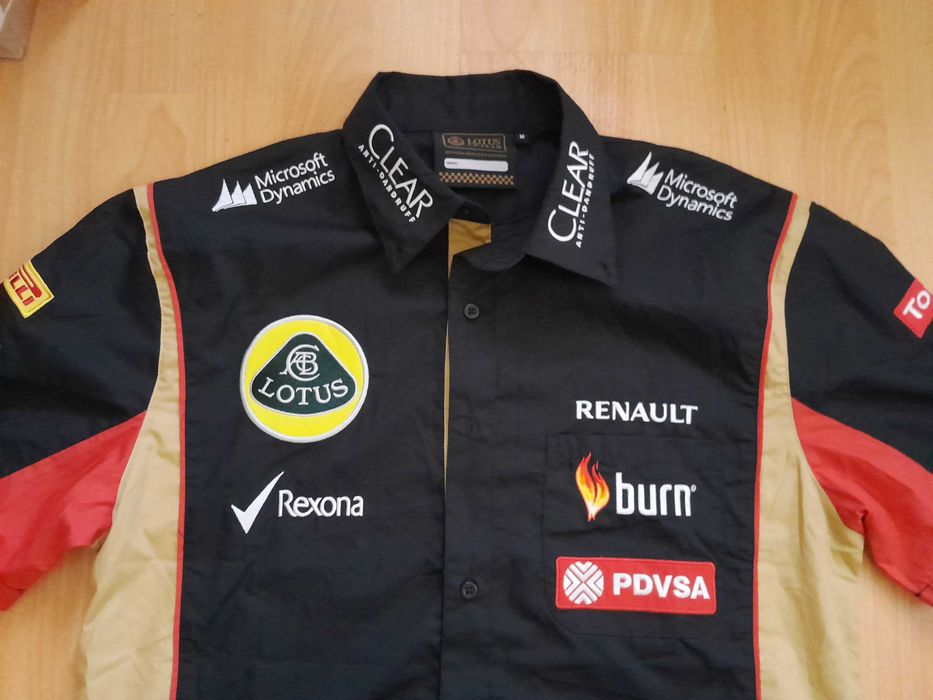 Риза Lotus F1 Team pit stop crew