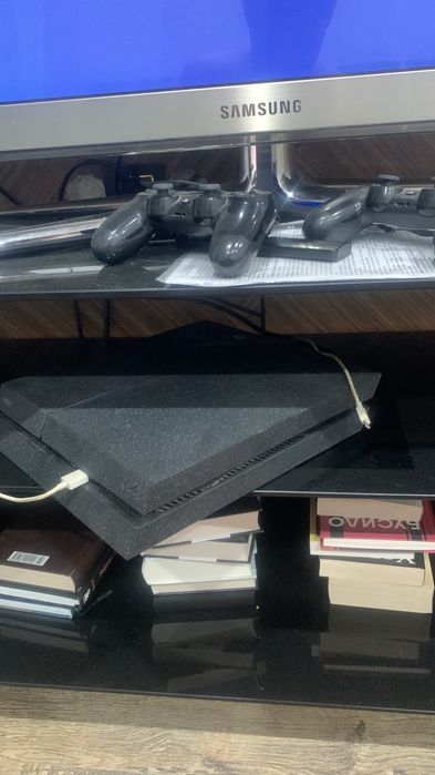 Продам ps4 на 500гб