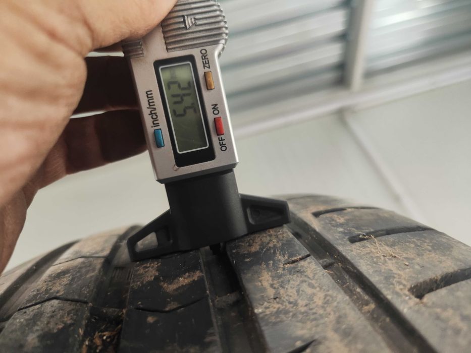 2бр.летни гуми 225/50/17 Vredestein