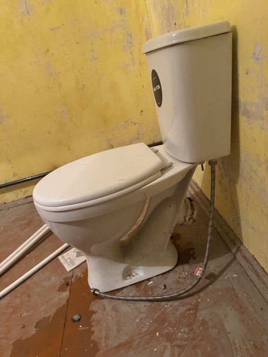 Продам унитаз б/у 15000