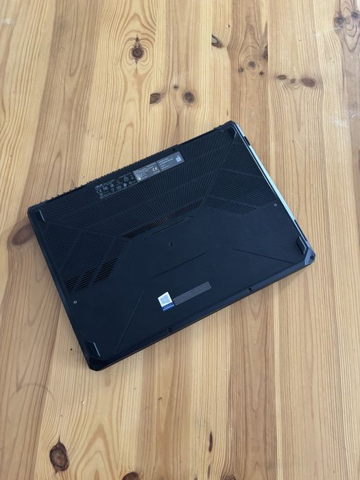 Laptop Gaming• Asus Tuf Fx505• 120Hz• tastatura RGB• Ryzen 5-3550H• GTX 1650• 16gb ram
