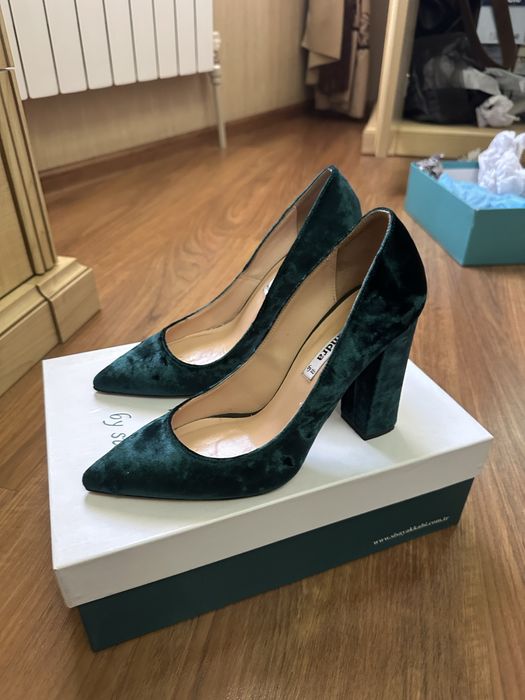 Бархатные туфли с каблуком