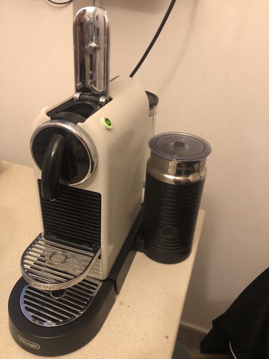 Aparat espressor Delonghi Nespresso,cu capsule